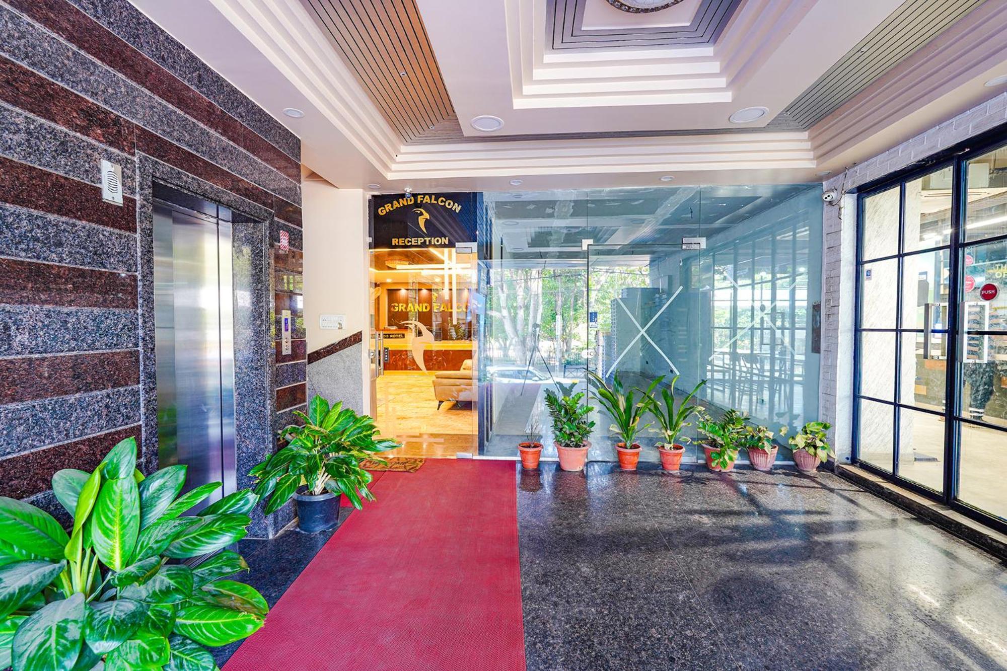 Fabhotel Grand Falcon 벵갈루루 외부 사진